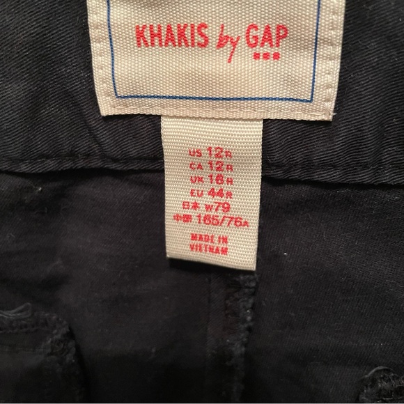 ⭐️ 4/$20 GAP black khaki bermuda shorts - Picture 3 of 5
